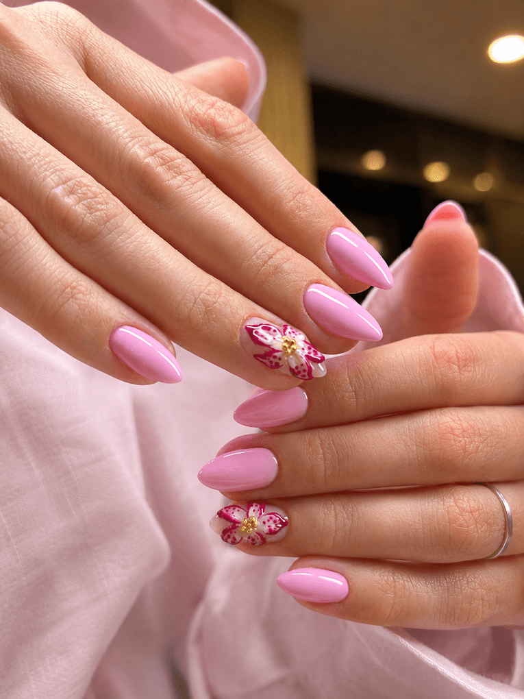 Sista Nail Studio'da yapılmış bir tırnak tasarımı